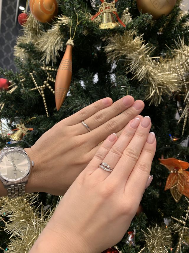 入籍が冬だったので、記念にクリスマスツリーの前で撮りました！