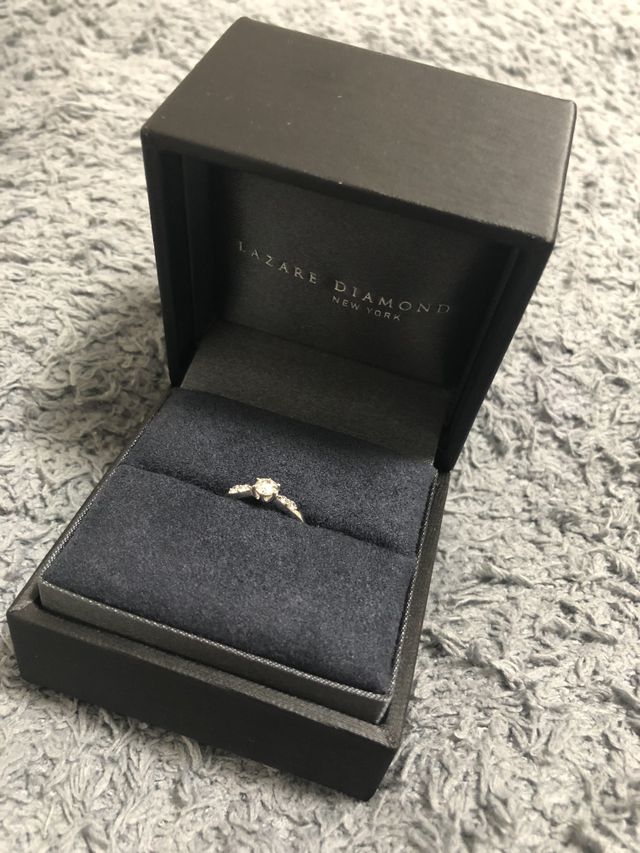 指輪のボックスはシックでかっこいいです。