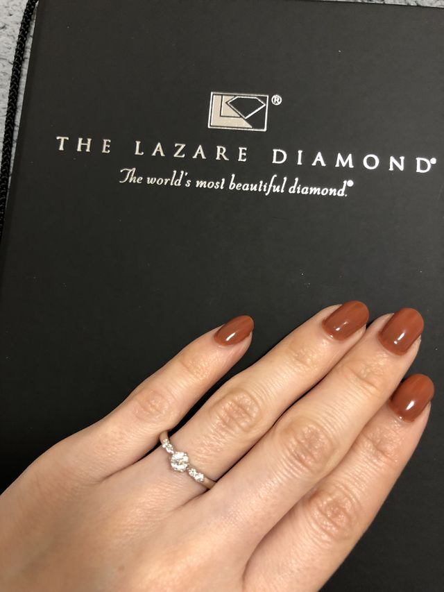 ダイヤがキラキラ光っていてとても綺麗です。