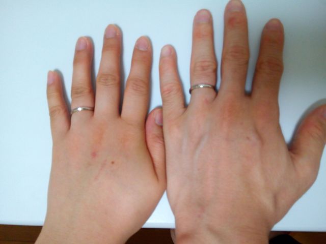 シンプルながら輝きがあってフィット感が何より良いです!