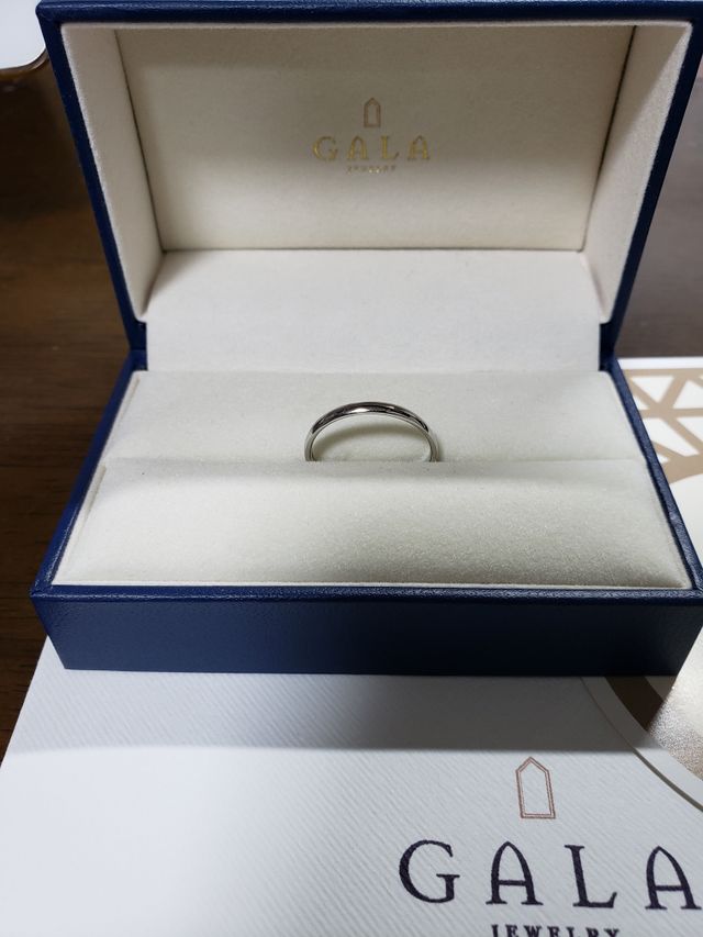 リングピローとてもキレイ!!箱はブランドロゴも付いて丈夫!!