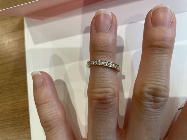 ハーフエタニティリングにゴールドリングの相性抜群