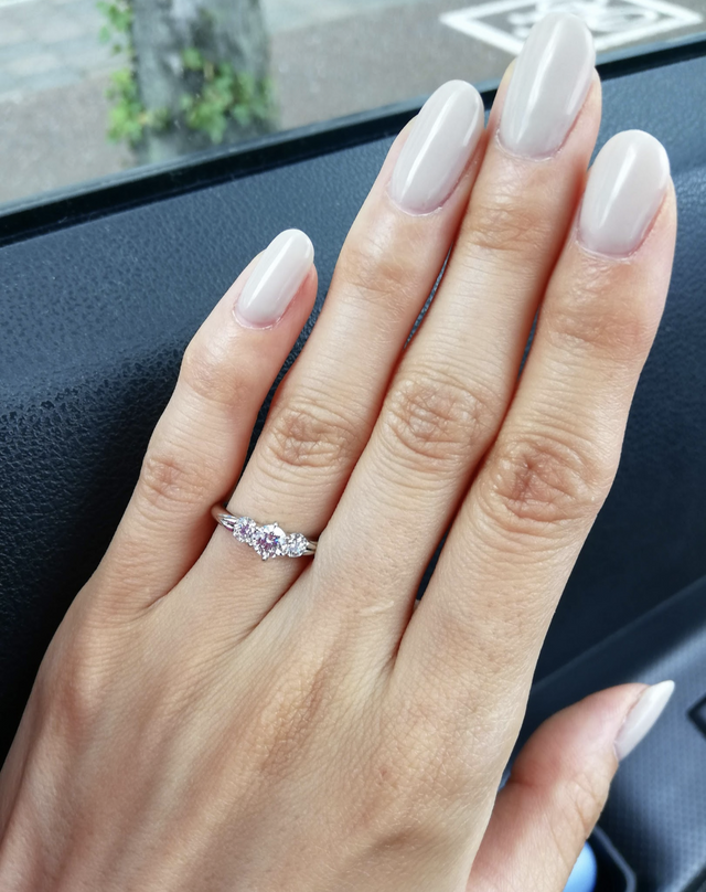 婚約指輪が出来上がり後に嬉しくて、撮影しました。