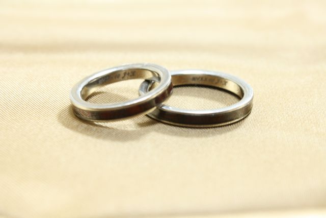 プラチナと天然木のリング