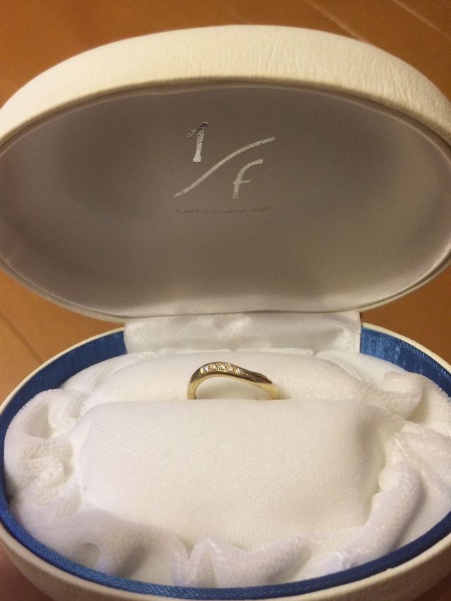 箱に収納した状態の指輪。「爽風」という指輪を購入しました。