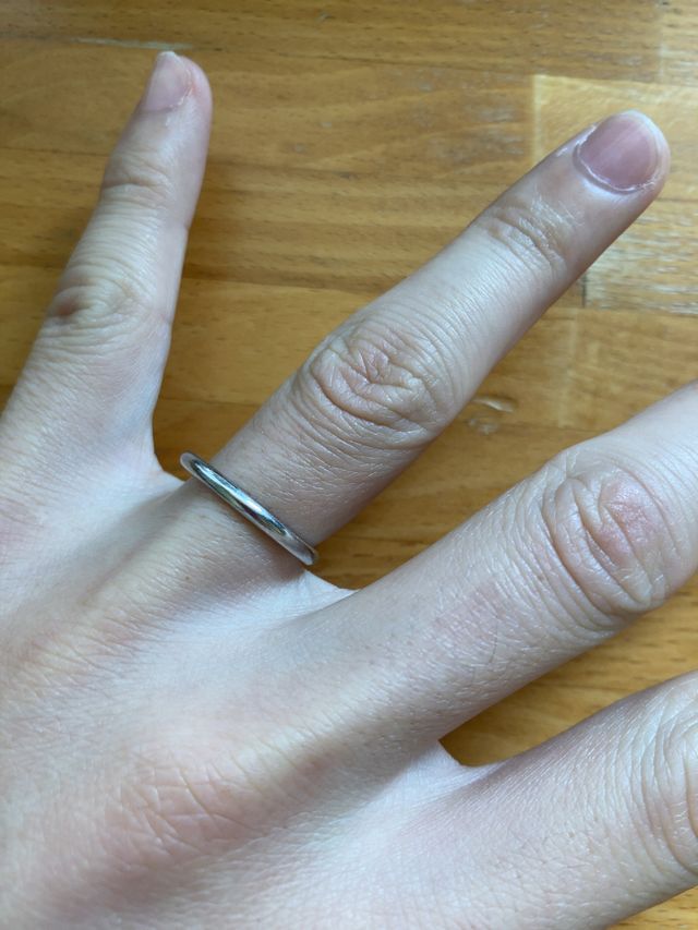 太い指でもなんとか似合っています！