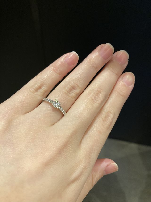 ダイヤモンドの輝きが上品で本当に気に入っています！