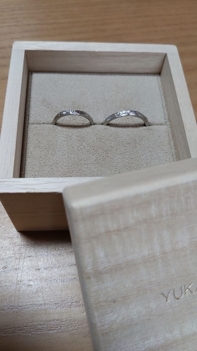 女性用だけダイヤモンドを入れました。