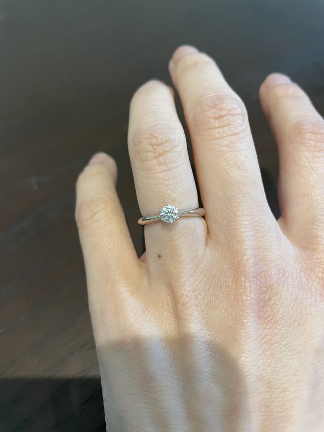 指輪着用時の写真です。