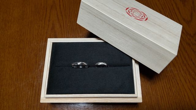 デザイン:祈結(プラチナ)
一部分ヘアライン加工あり