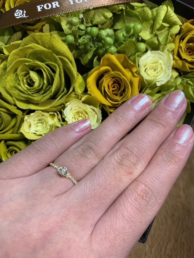 細いデザインにハイクラスのダイヤモンドが目立ちます♪