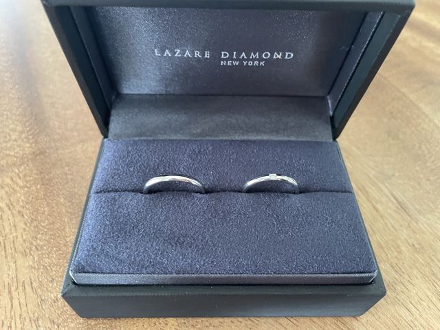 女性は一石のシンプルで飽きのこないデザインにしました。