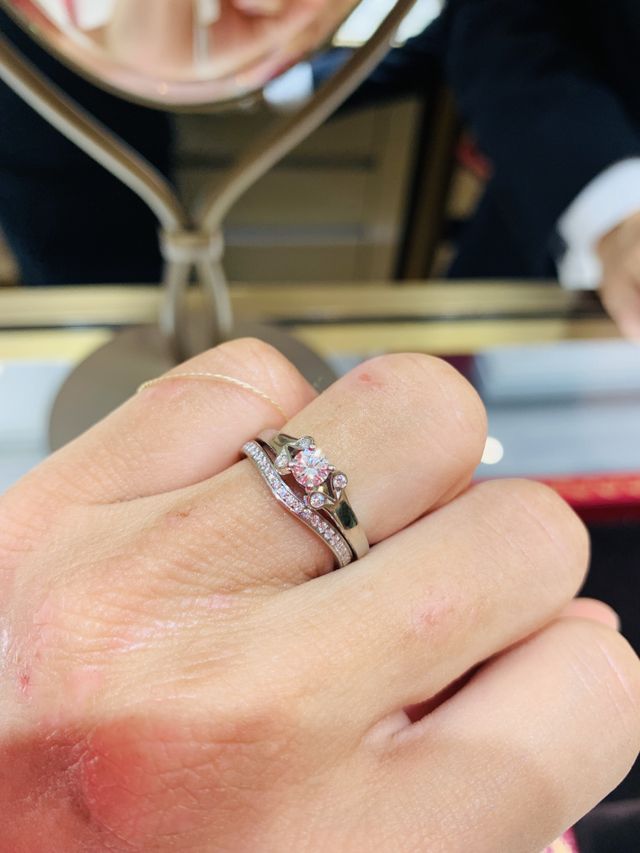 婚約指輪、結婚指輪ともにバレリーナです