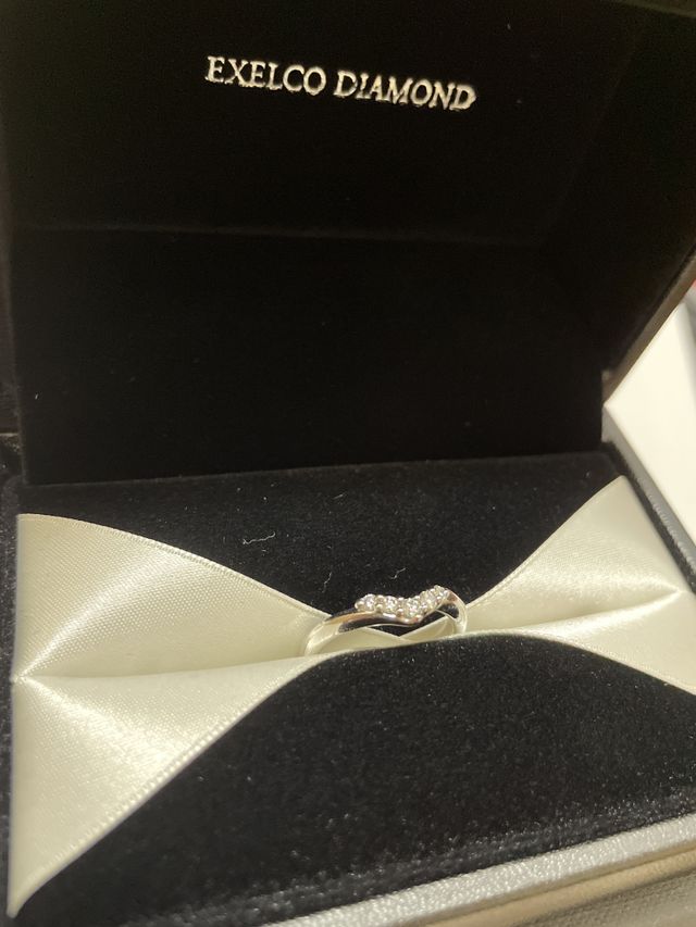 ダイヤ3つだったのを両端に増やしてもらいました。