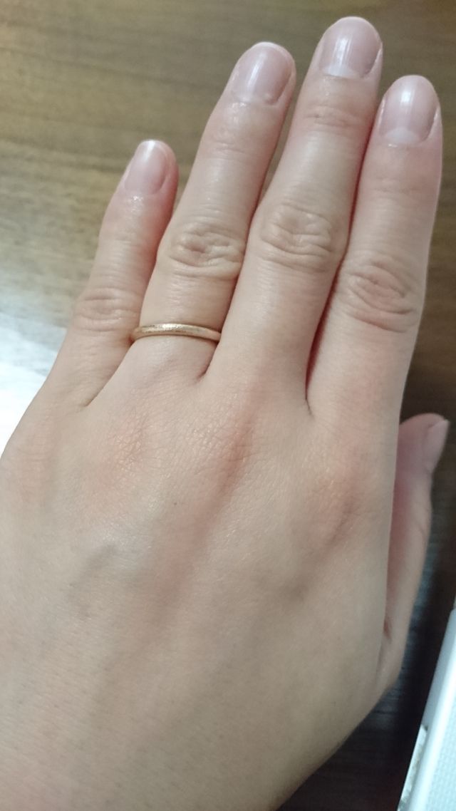 色白の私の手にも似合うピンクゴールド