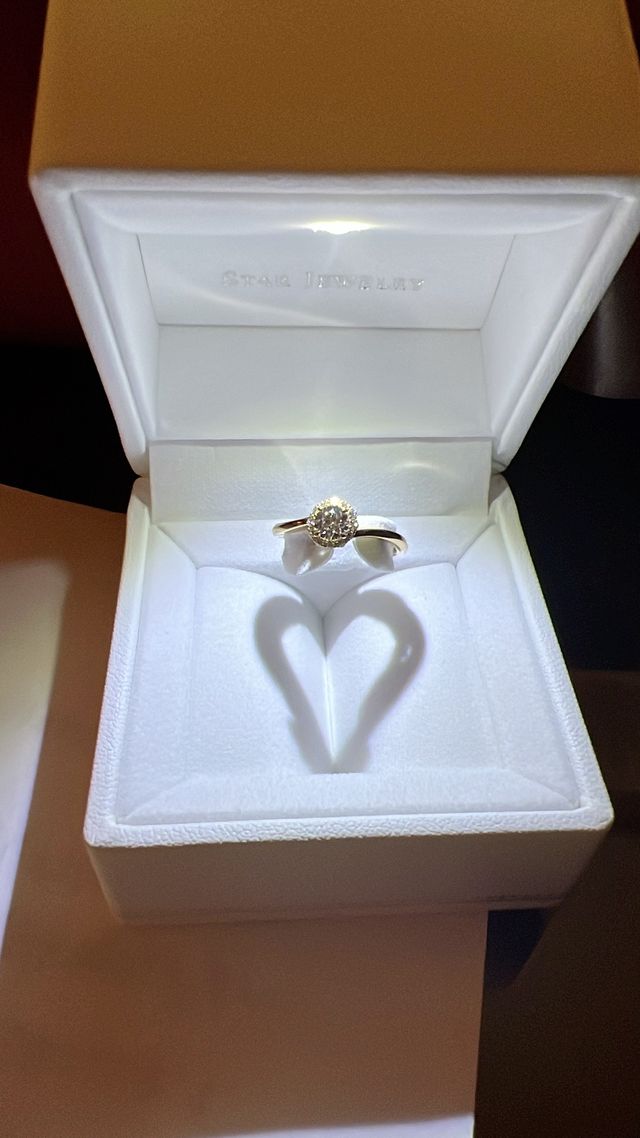 中にLEDライトが入っていてハート型が出る箱