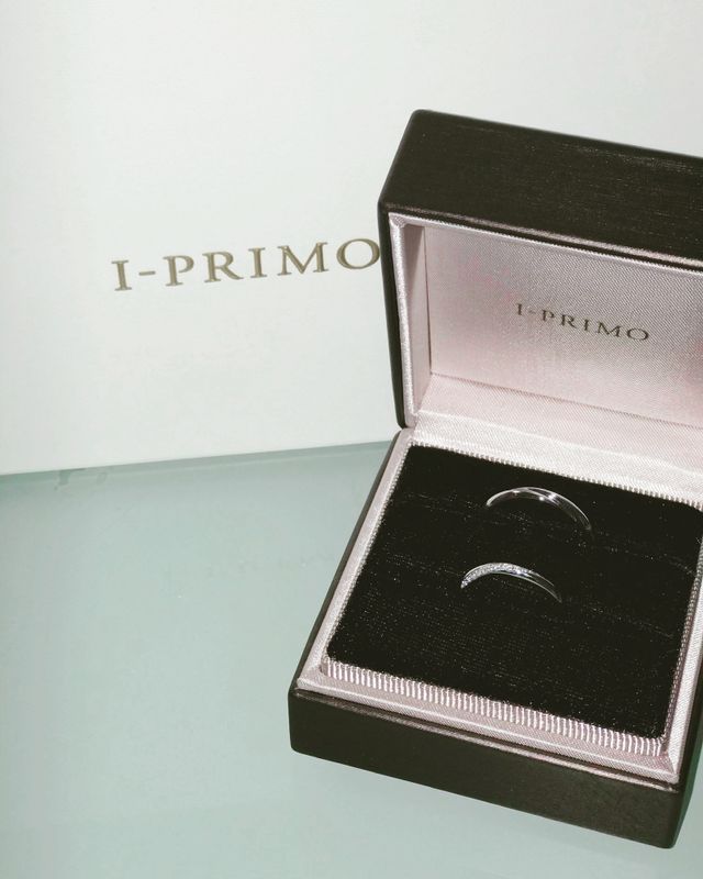 購入し印字されてから届いてやっと自分達の指輪に会えた際の写真