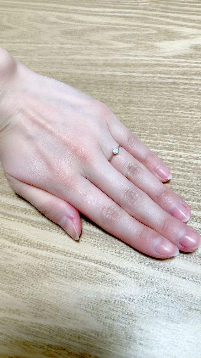 シンプルなデザイン。
ロゼチナで肌馴染みも良いです。