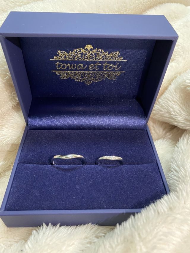 ボックスが濃い色なので、シルバーの色味がよく映えます。