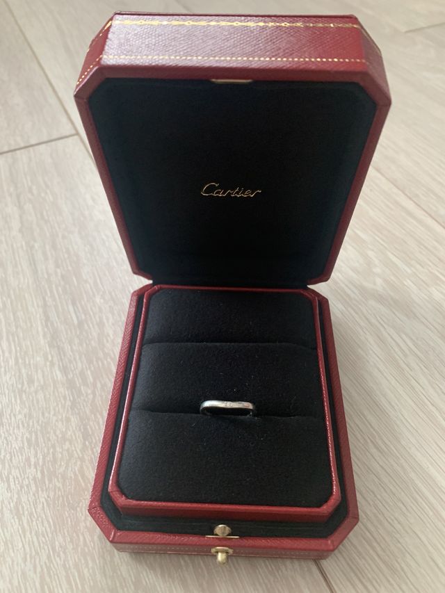 指輪ケース＆指輪です。カルティエバレリーナ、ダイヤありです。