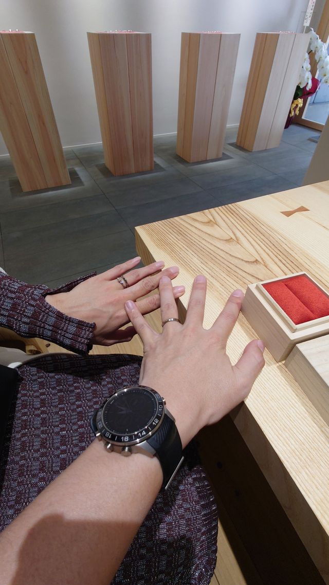 婚約指輪と結婚指輪
ダイヤモンドは0.25カラット




