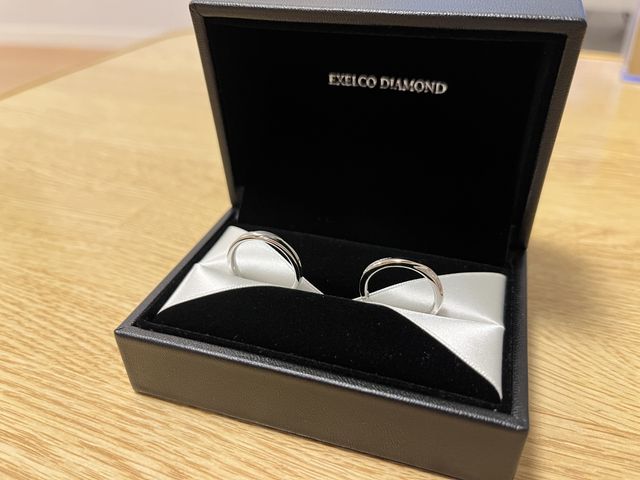 入籍日前日なので、付けずにボックスのまま撮りました。