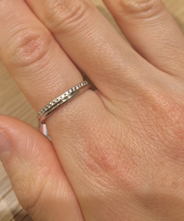 重ね付けしているようなデザイン