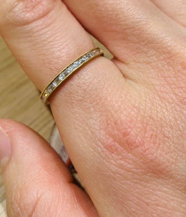 変わったデザインのエタニティリング