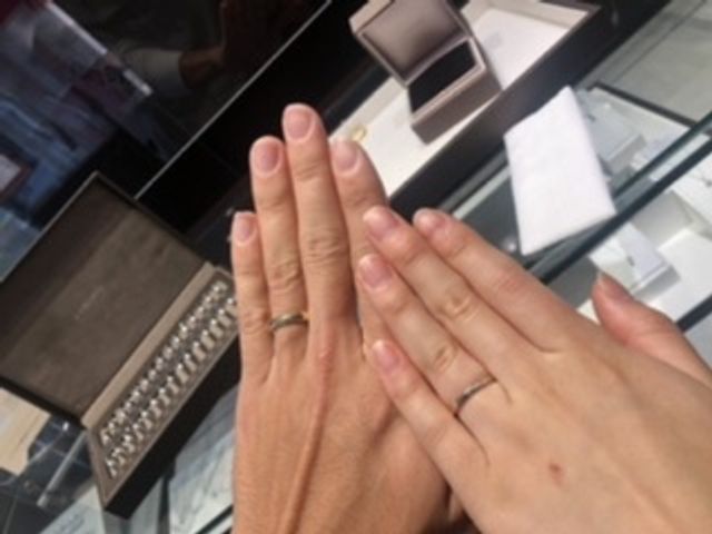 ピンクゴールドは肌馴染みがよく気に入っています。