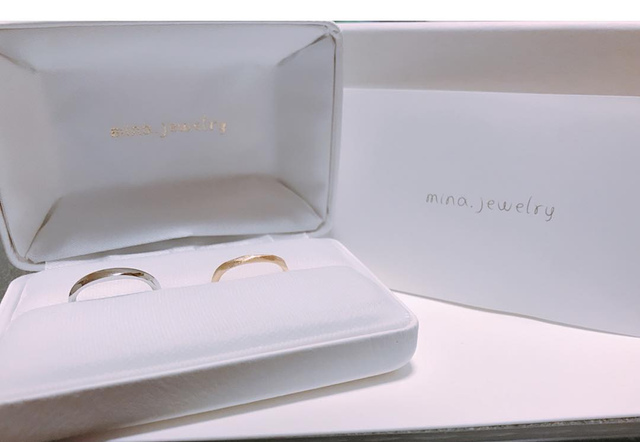 minajewelryのロゴ入りの箱に入って届きます。