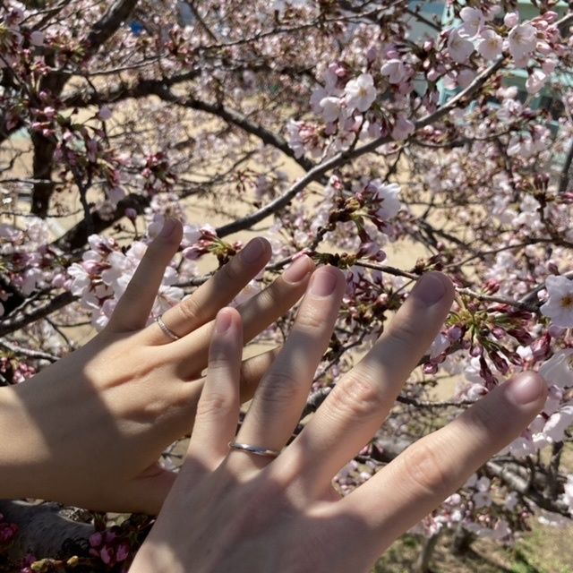 指輪を受け取った当日、近所の公園にて着用。