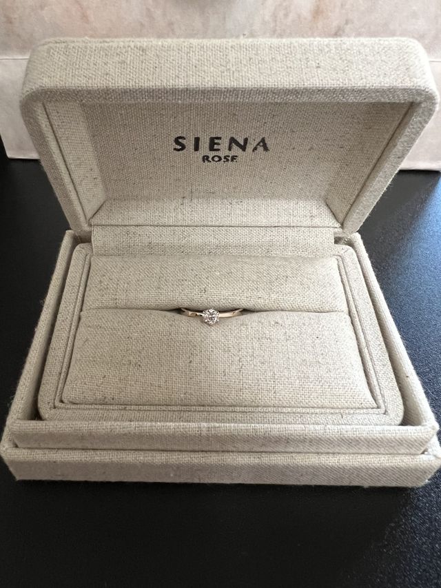 BIRTH FLOWER 2月のフリージアを表現した指輪です