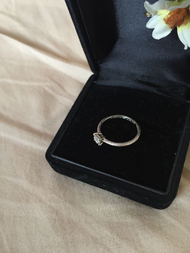 マット素材で細身の華奢なリングです。