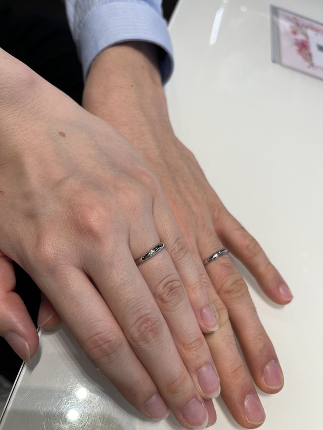 ストレートのダイア一石のペアリング