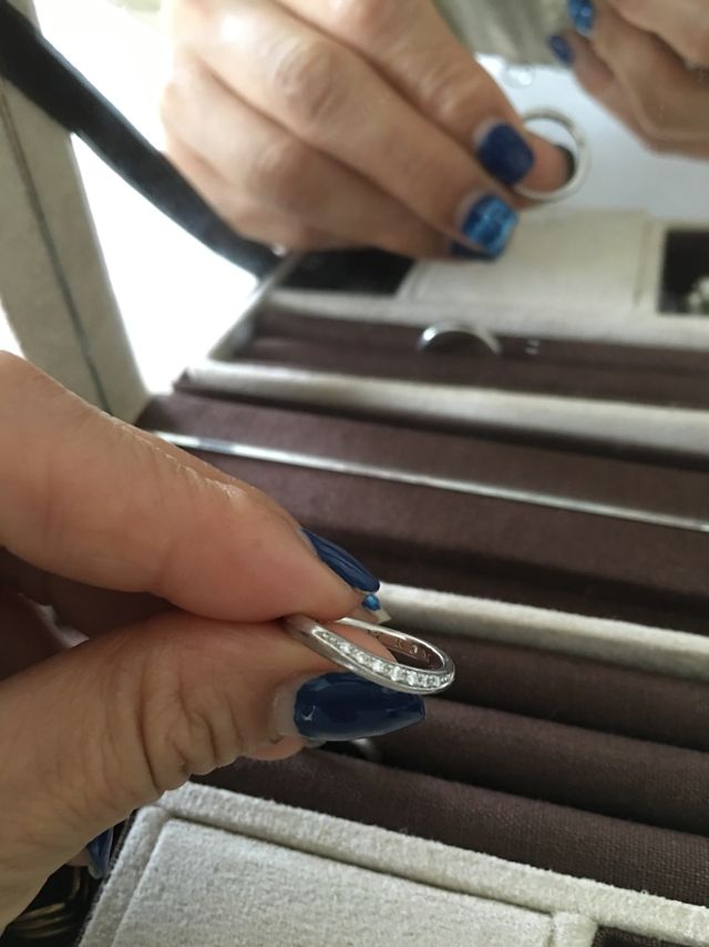 女性側のみダイヤ入りです