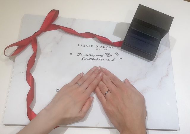 撮影用のプロップを用意して頂き、仕上がり時に記念撮影しました