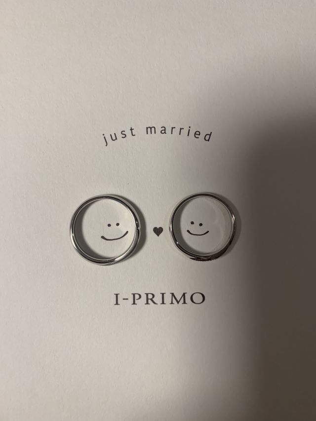 写真映えするカードもいただけるのでその上に指輪を置いて撮影