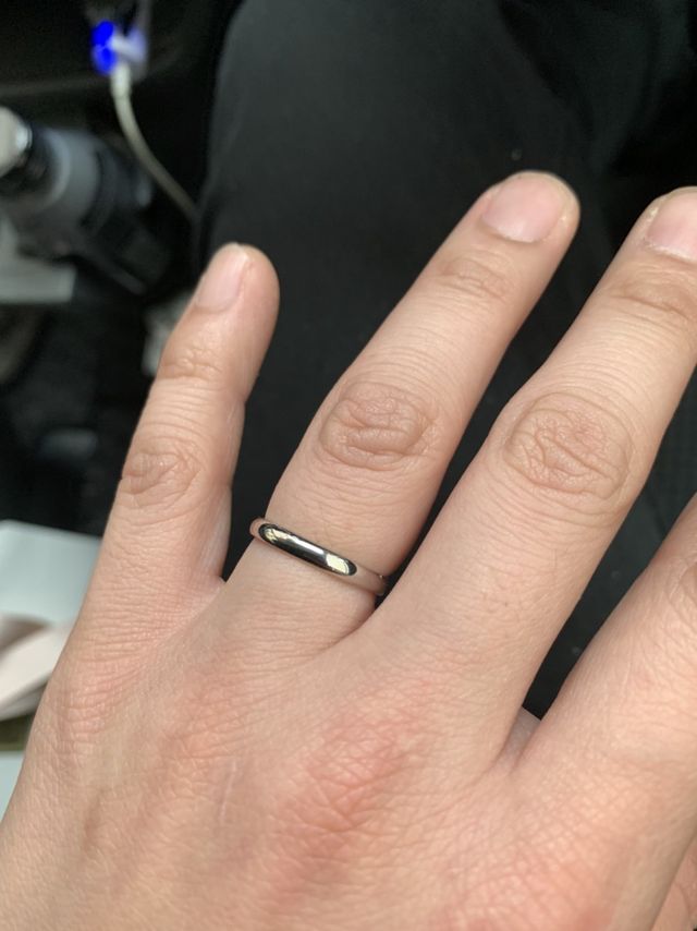 装飾品のない指輪です。