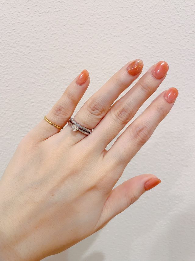 婚約指輪のダイヤは0.26カラットです。