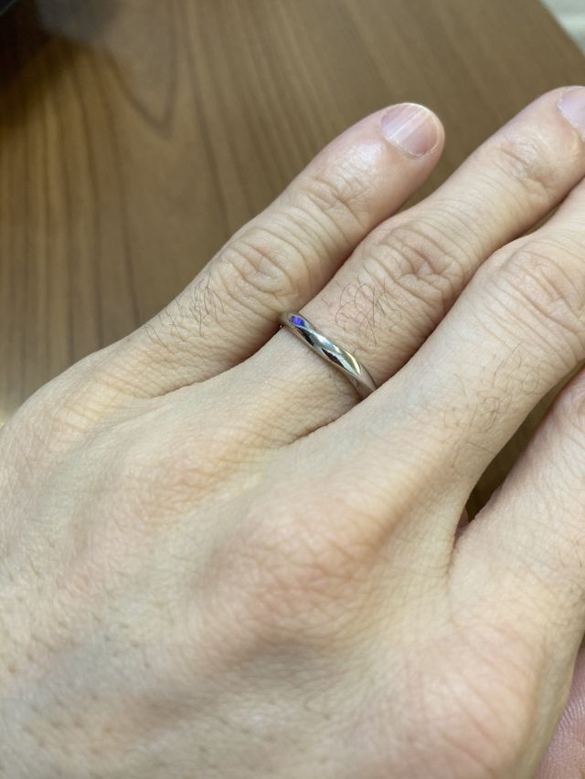 初めて指輪を付けた写真