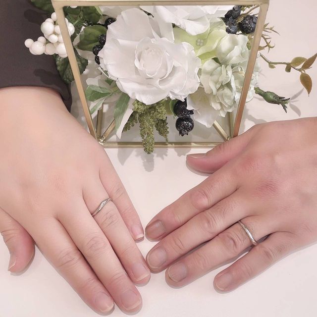 ペアで購入させて頂きました。
デザインがキレイです。