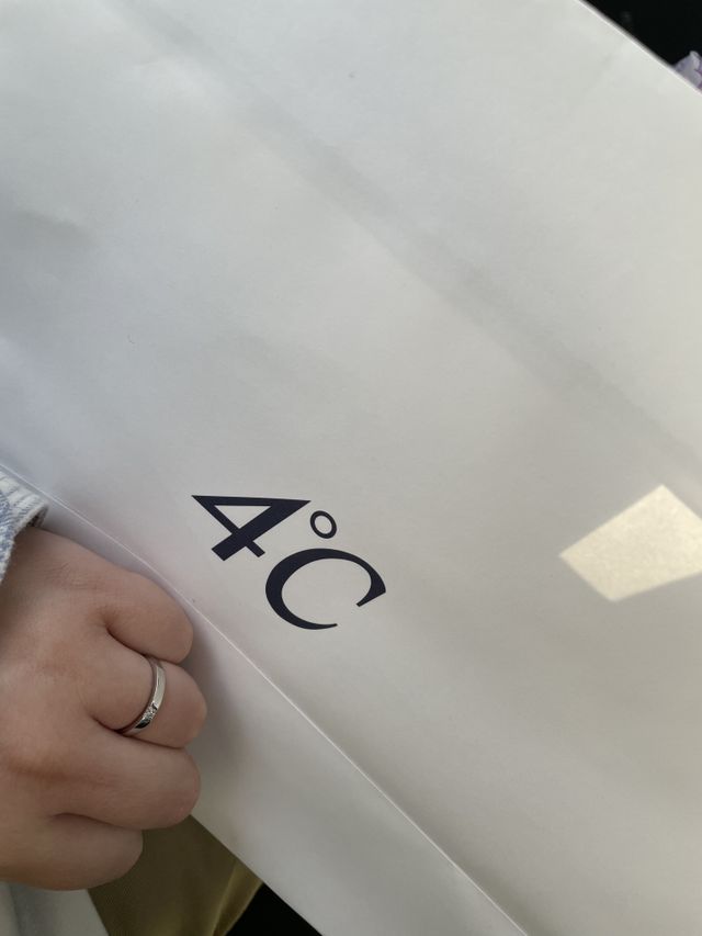 服装にあわせたデザインです