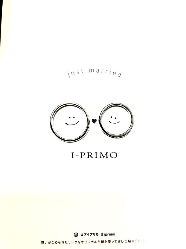 いただいたフォトグッズに、2人の指輪を置いて撮った写真です。