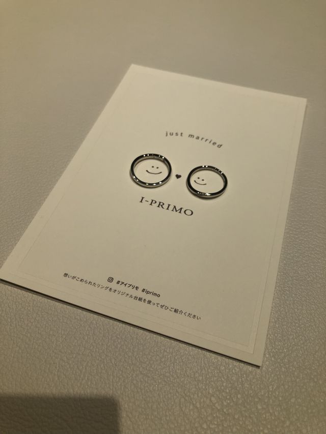 受け取りの際に指輪を置くと顔になる台紙をいただきました。