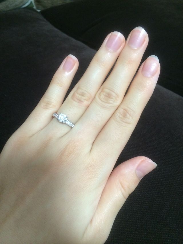 指にはめた様子