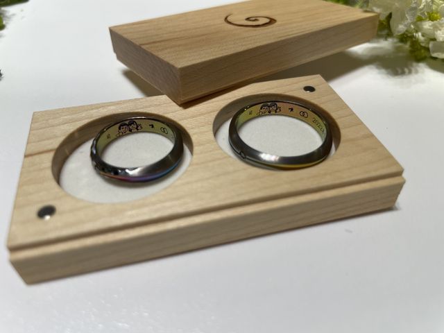 内側の、刻印です。
似顔絵を入れていただきました。