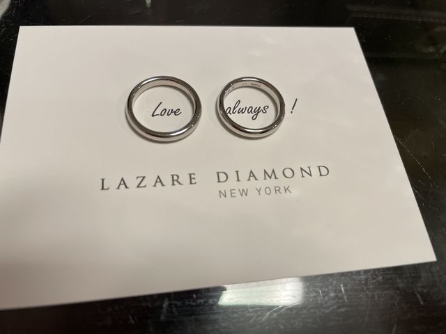 ダイヤモンドが七色に輝いていてとってもかわいいです。