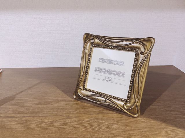 デザイナーさんが鉛筆で書いてくれる指輪とイニシャル刻印画です