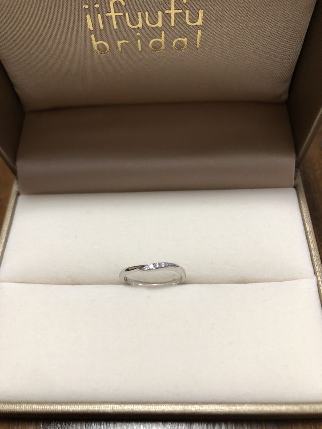愛しい人という種類の指輪になります。ダイヤが入っています。