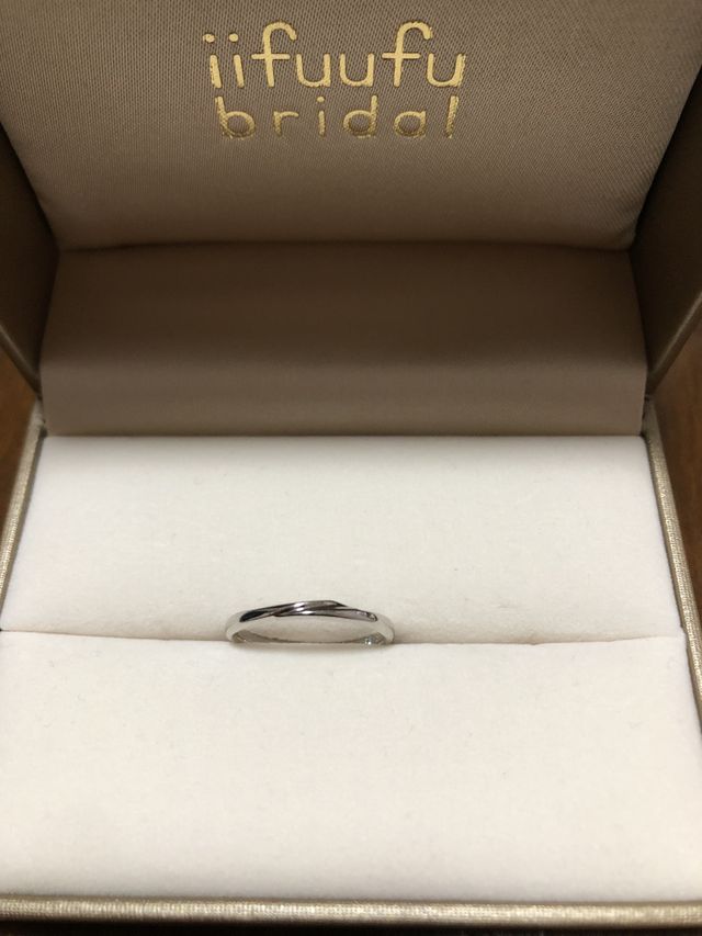 細身のデザインで粘られています。